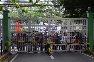 Security guards at the Department of Environment and Natural Resources (DENR) immediately locked the gates and put up the barbed wires as protesters picketed to denounce the pro-corporate Joint Department Circular No. 1 on 23 February 2016.